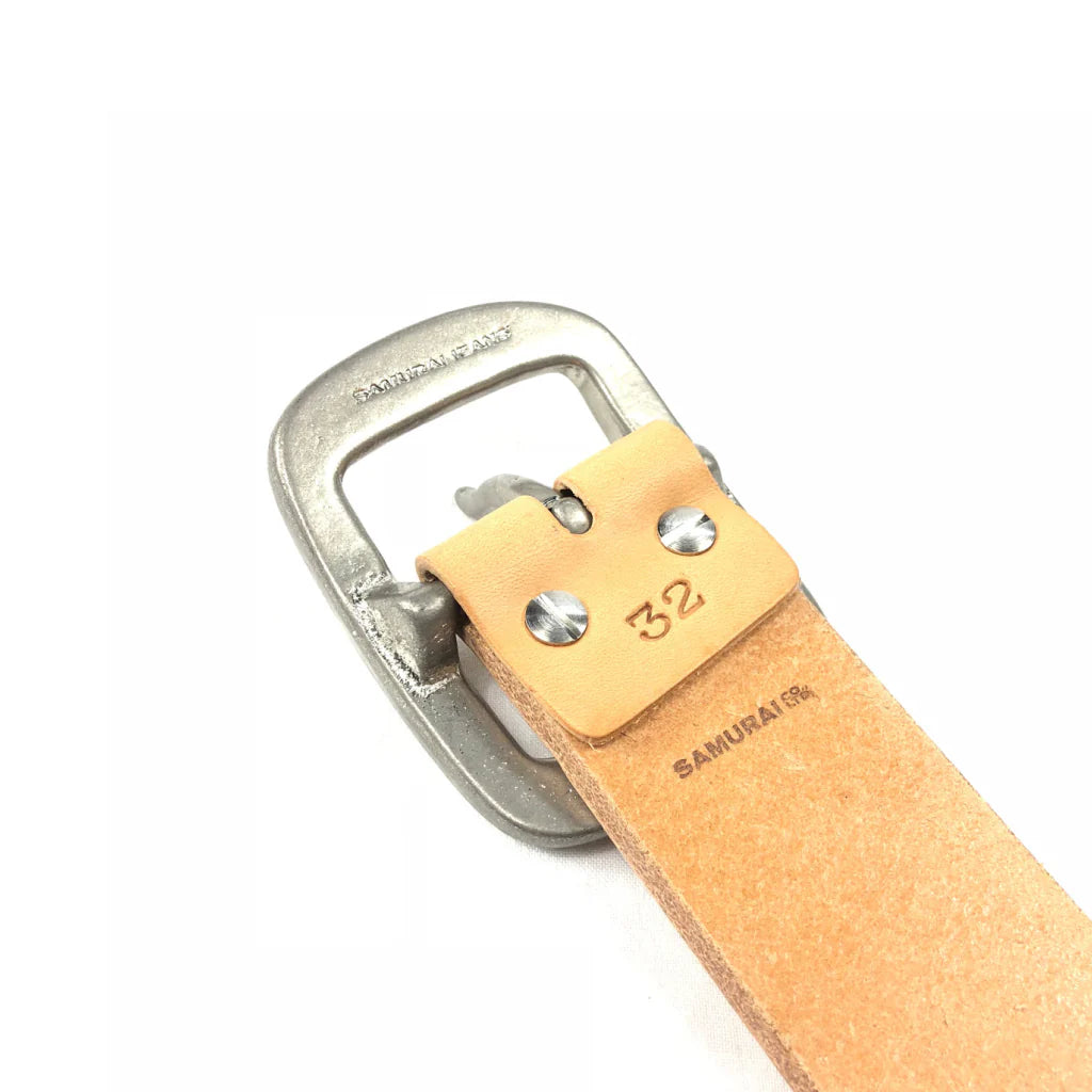 Samurai brand natural leather belt with metal buckle, size 32, close-up detail