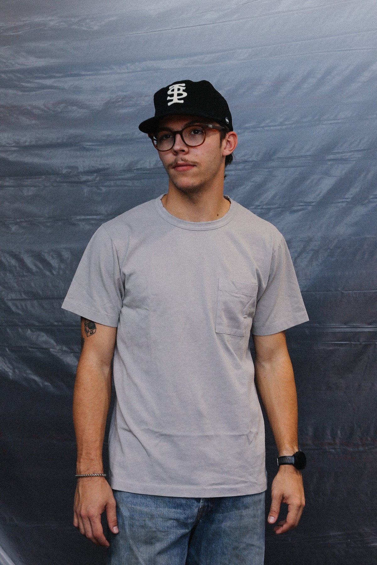 man wearing a grey t-shirt