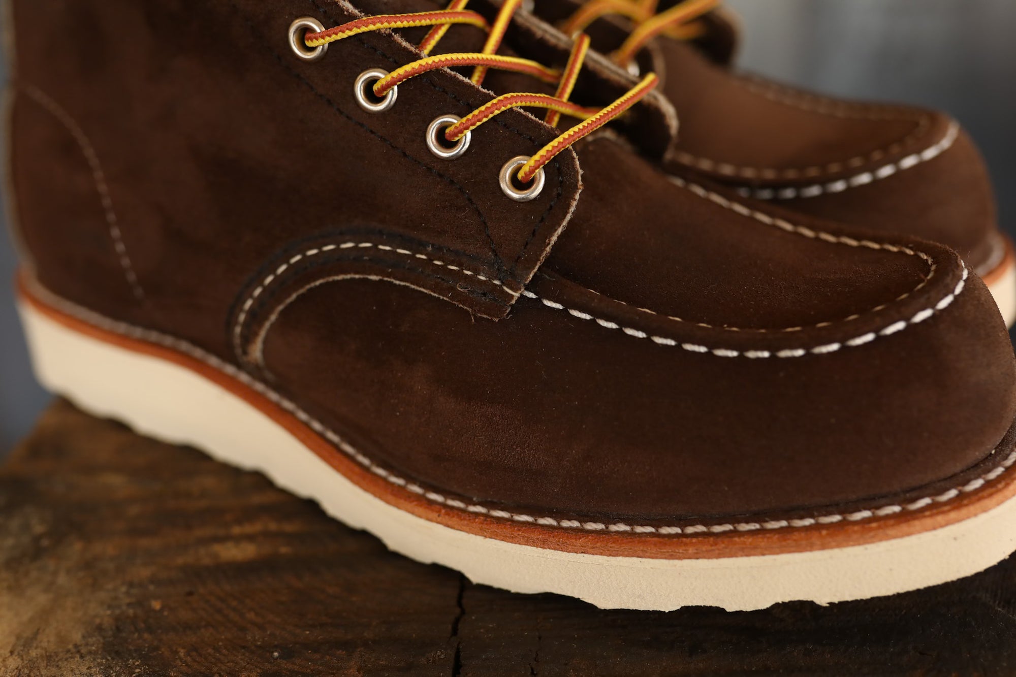 Moc toe Men's 6" Chocolate Muleskinner (08836)