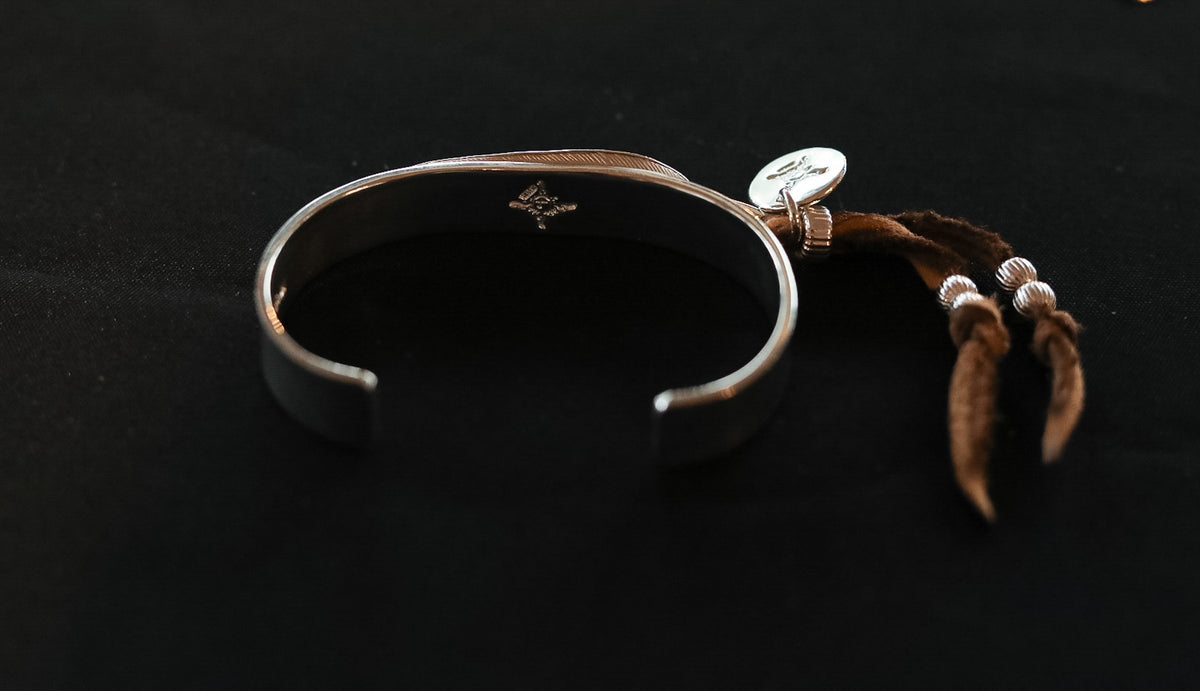BR-149 Flat-hammered 12mm Bangle with Kazekiri Feather Combo- L
