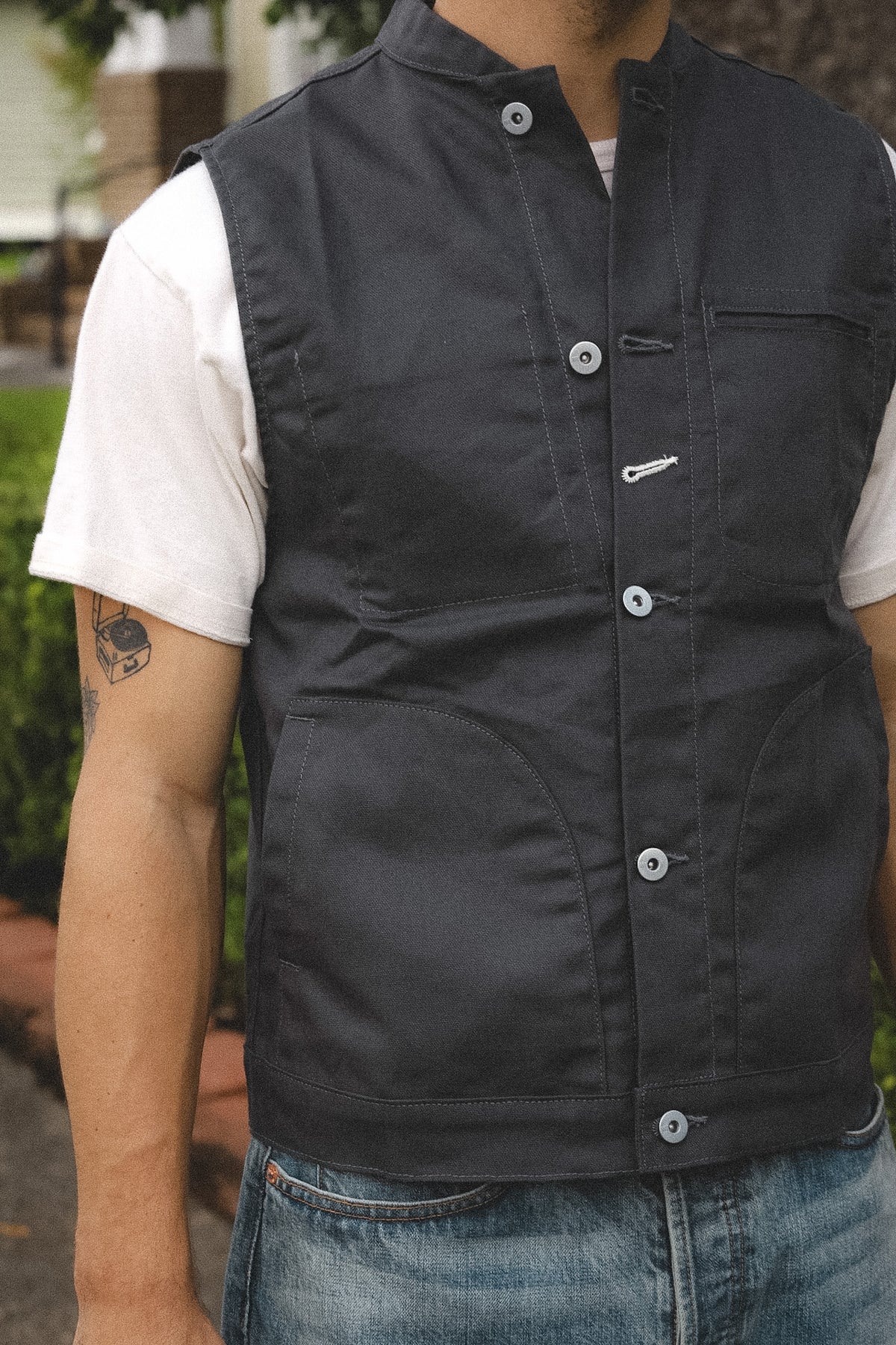 Rogue Territory Supply Vest Dry Wax Canvas- Gray