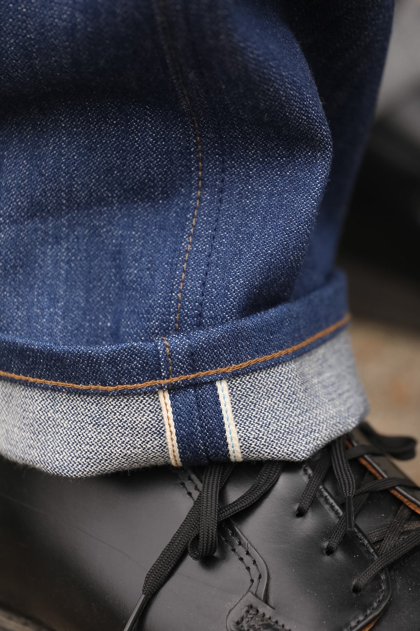man wearing light blue jeans on sidewalk 